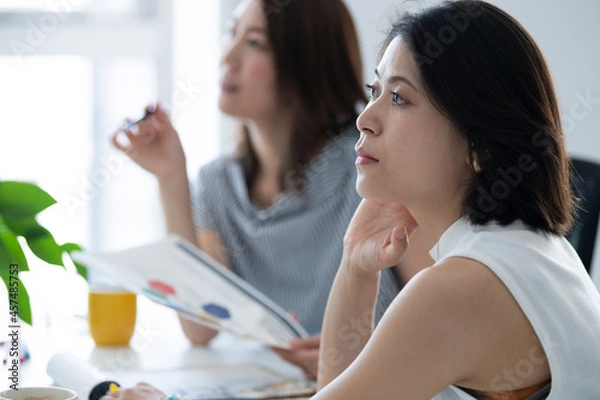Fototapeta セミナーを聴講する女性