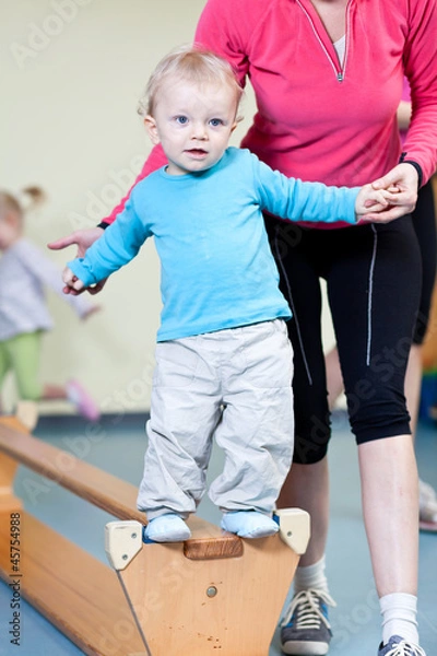 Obraz Junge auf Balken