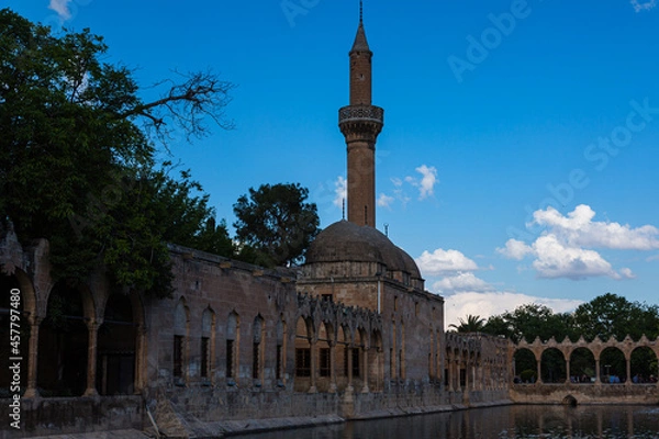 Fototapeta トルコ　シャンルウルファのバルックル・ギョルとルズワニイェ・ジャーミィ
