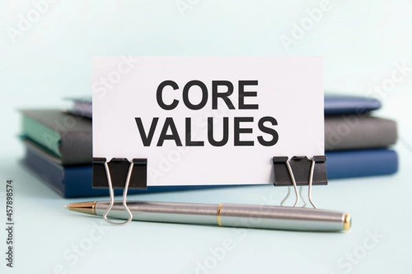 Obraz a white card with content marketing text stands on paper clips on a desk against the light blue background, selective focus