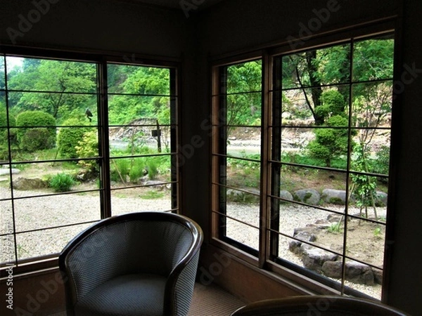 Obraz 川の見える旅館の窓辺