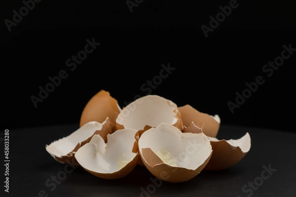 Fototapeta Broken of egg shell group crack  isolated on black background