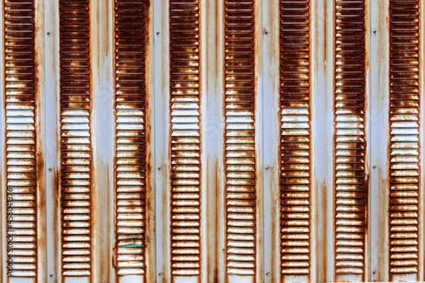 Obraz 塗装が剥がれてサビが発生している鉄製の壁の質感