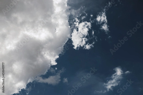 Fototapeta A cloud is an aerosol consisting of a visible mass of minute liquid droplets