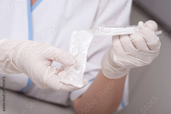 Obraz Unpacking syringe