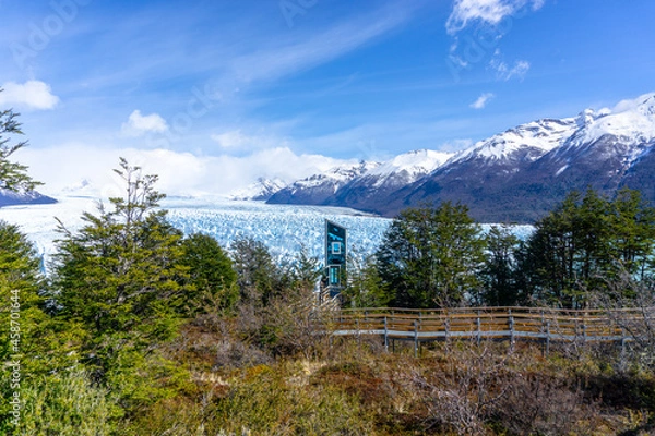 Fototapeta The Perito Moreno Glacier is a glacier located in the Los Glaciares National Park in  Argentina. It is one of the most important tourist attractions in the Argentinian Patagonia.