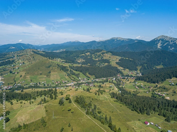 Fototapeta Green mountains of the Ukrainian Carpathians on a sunny summer morning. Coniferous trees on the mountain slopes and green grass. Aerial drone view.