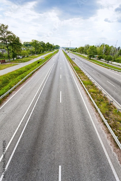 Fototapeta Long urban road to horizon