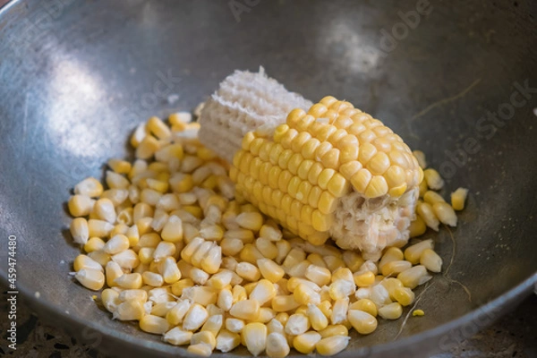 Fototapeta Fresh Sweet Corn Grains separating from the corncob .