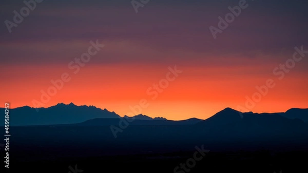 Obraz Looking west into the sunset