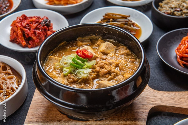 Obraz 오랜 시간 끓여 맛있는 국물 요리