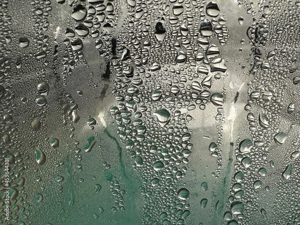 Fototapeta Wassertropfen auf Glasscheibe