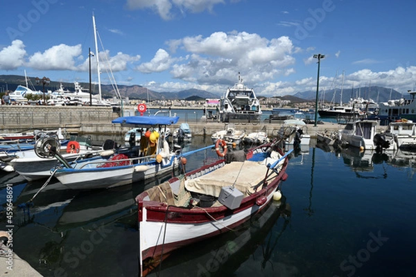 Obraz Barques de pêche à quai dans le port Tino Rossi à Ajaccio