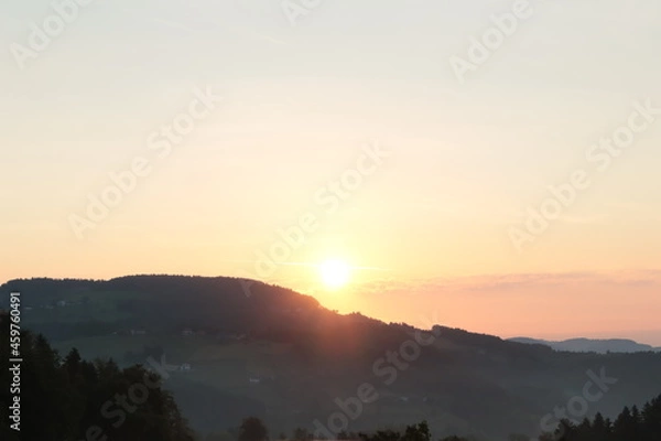 Obraz Aufgehende Sonne über Hügel