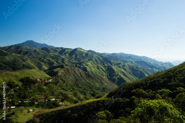 Obraz Vale com montanhas verdes