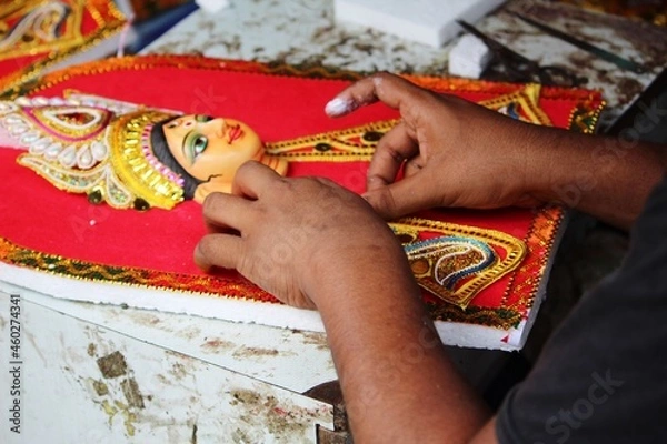 Obraz  a  artist making durga maa 
