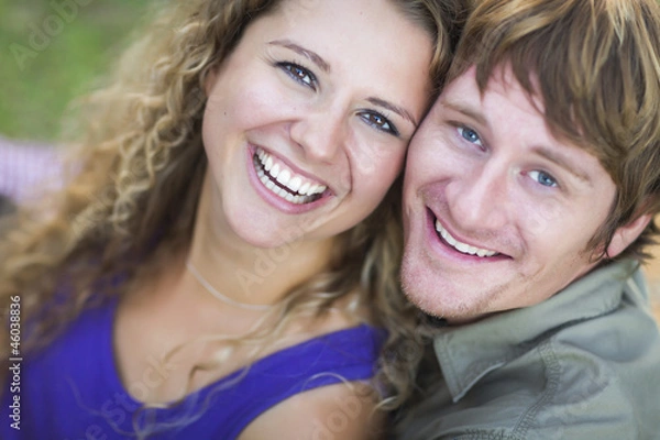 Obraz An Attractive Couple Enjoying A Day in the Park