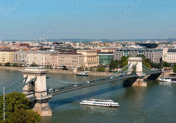Obraz Budapest, Chain bridge with tourist boat