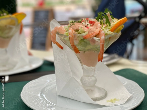 Fototapeta salad with shrimps