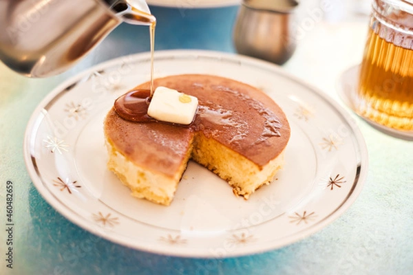 Obraz パンケーキにシロップをかける