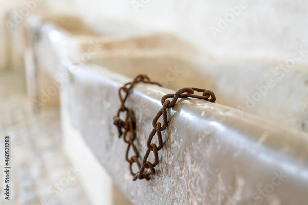 Obraz Alte Kette über Wachbecken