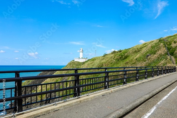 Fototapeta 角田浜から角田岬の先端に建つ角田岬灯台（新潟市西蒲区）