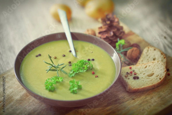 Fototapeta soupe de légumes vert, soupe de poireaux
