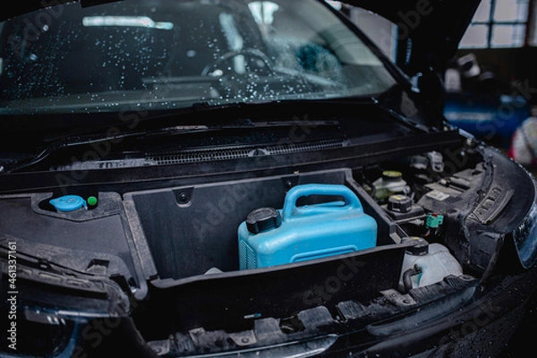 Obraz fuel canister in the trunk of an electric hybrid vehicle car