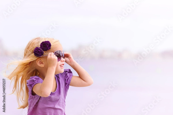 Fototapeta девочка в очках