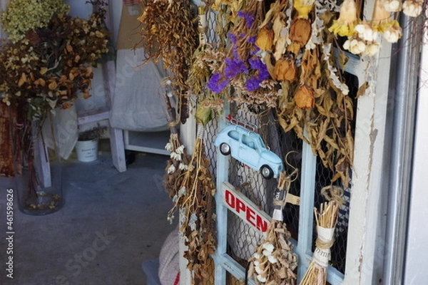 Obraz 雑貨屋玄関にあるドライフラワー
