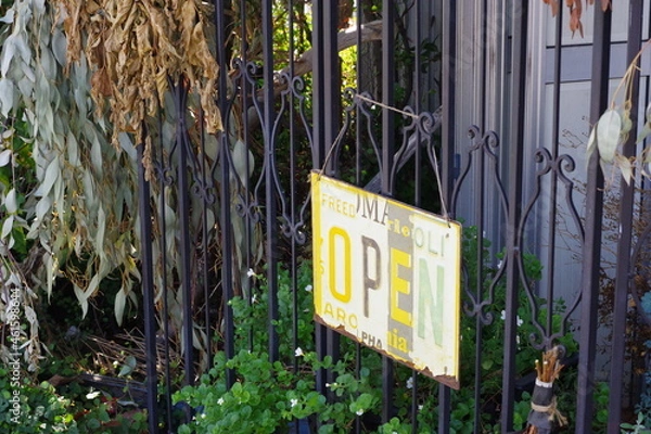 Obraz 雑貨屋さんの玄関にある看板