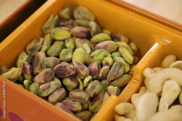 Obraz Exquisite Pistachios in Box: Premium Organic Pistachios Elegantly Curated for Elite Gifting and Nutritious, Deluxe Snacking - Captivating Image