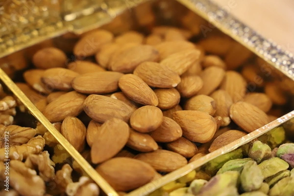 Obraz Select Almonds in Box: Finest Quality Organic Almonds Elegantly Packaged for Luxury Gifting and Health-Conscious Snacking - Superior Image