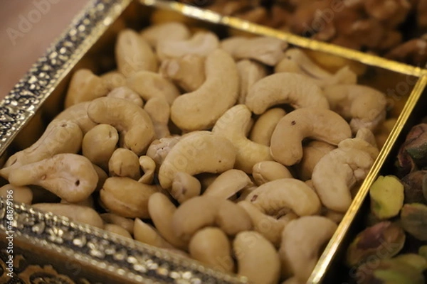 Obraz Refined Cashews in Box: Exquisite, Organic Cashew Presentation for Sophisticated Gifting and Nutritious Snacking - Pristine Image
