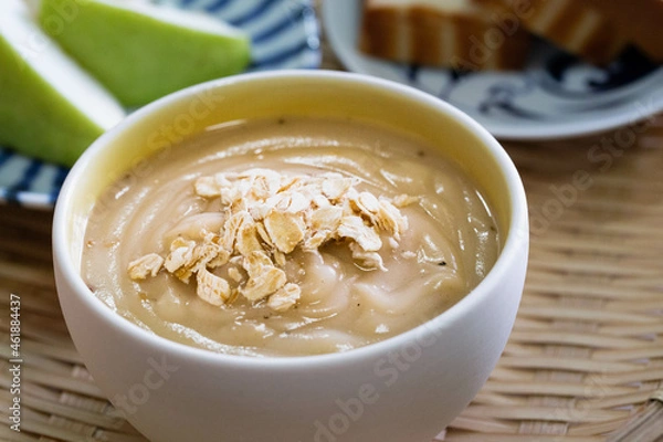 Obraz mian-cha. Roasted wheat flour add into boiled water and mixed. A traditional food in Kinmen, Taiwan.