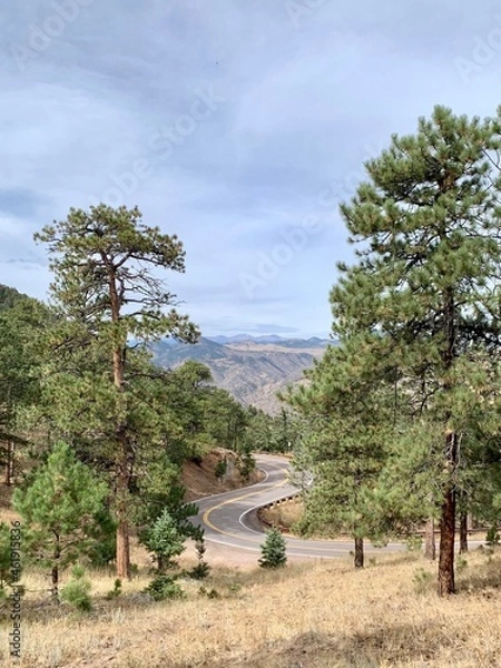 Fototapeta view from the top of the hill beautiful hike Denver Colorado fresh mountain air panoramic fall mountain landscape trees
