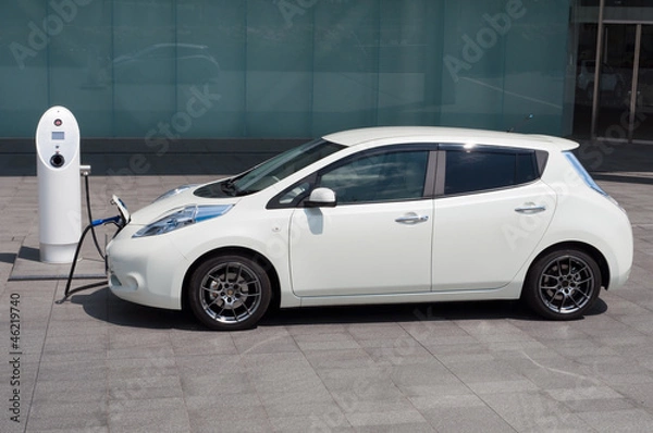 Obraz 充電中の電気自動車