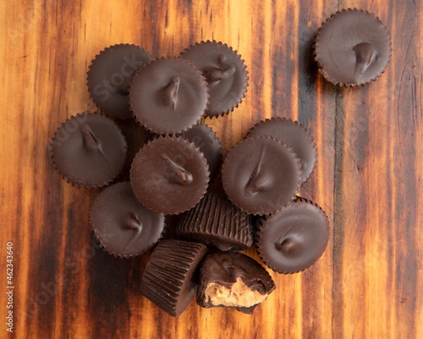 Obraz Dark chocolate peanut butter cups overhead view