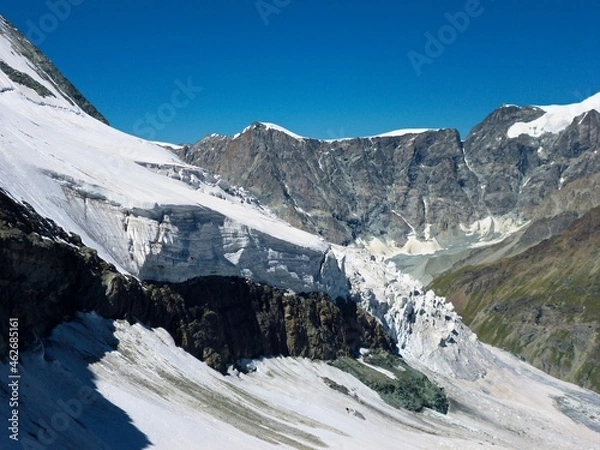 Obraz スイスの山　マッターホルンの雪の層　8月　