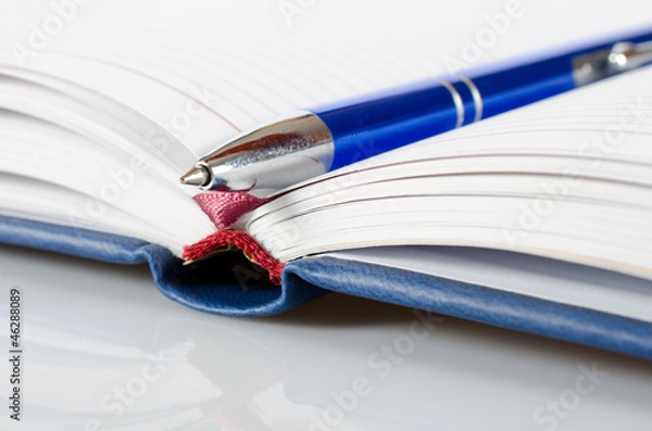 Obraz Pen on notebook