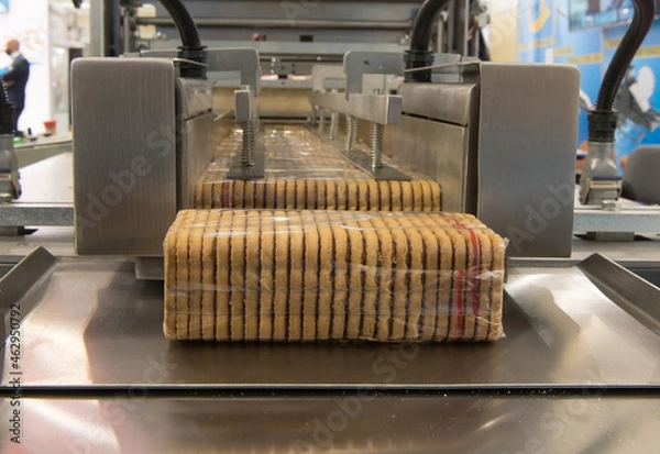 Obraz Biscuits in packaging on an automatic packaging line