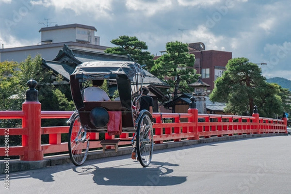 Obraz 飛騨高山　赤い橋（中橋）と人力車