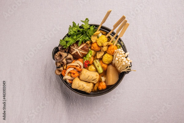 Obraz 간장 베이스로 만든 육수와 다양한 어묵이 들어간 어묵탕