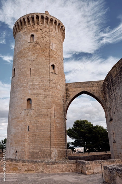 Fototapeta Torre del Castillo de Bellver. Es medieval y circular. Ubicado en Palma de Mallorca