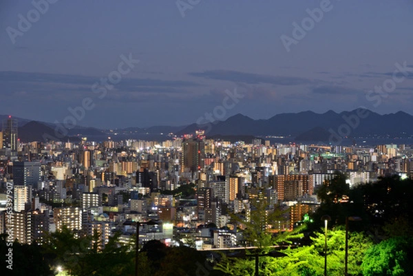 Fototapeta 夕暮れ時の広島市（広島湾方面）