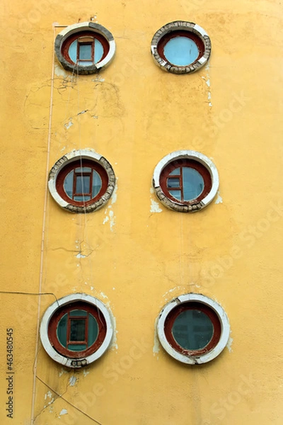 Obraz yellow wall with round windows portholes