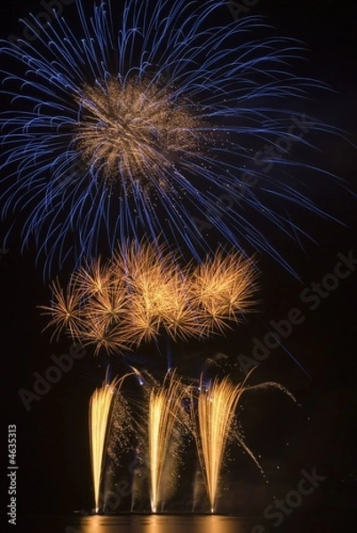 Fototapeta Gold fountain with a blue flare