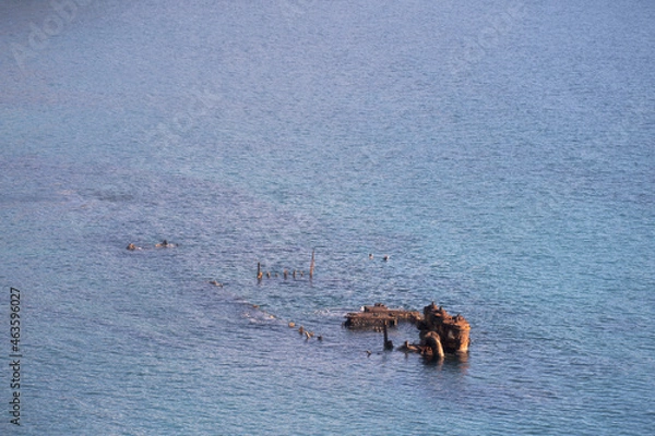 Obraz 海に沈み沈没船
