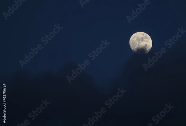 Fototapeta full moon and clouds