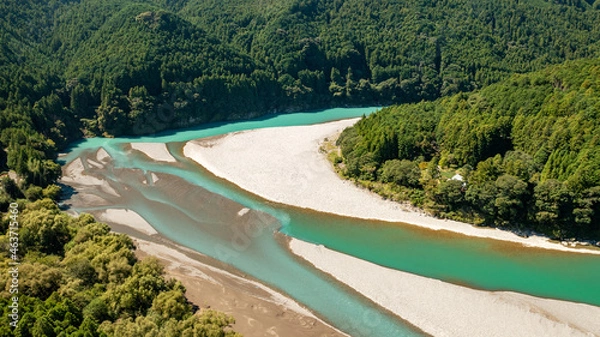 Obraz A large curved jade-colored river